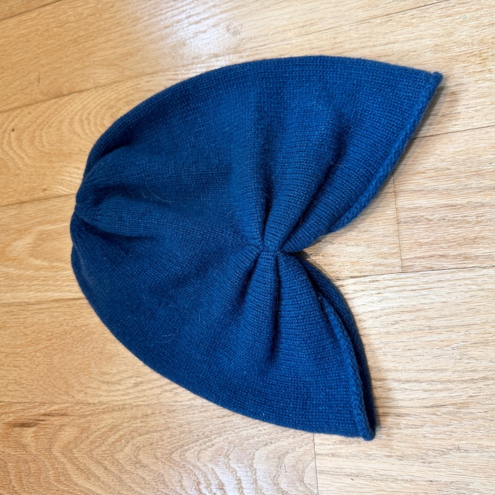 Blue cashmere hat by Portolano